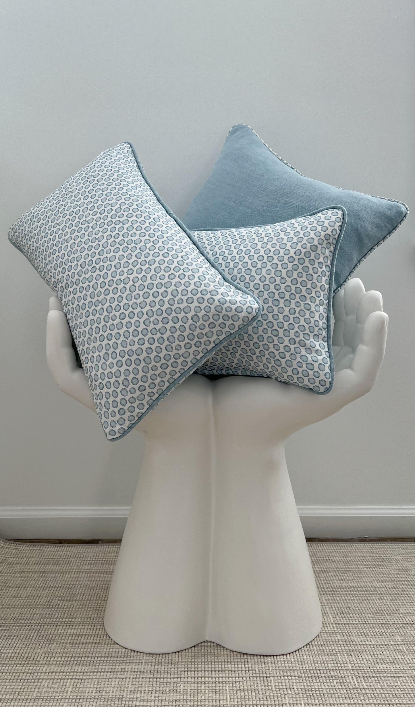 Hands Stool - Matte White